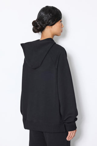 HOODED SWEATSHIRT