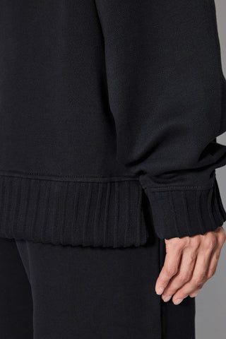HOODED SWEATSHIRT